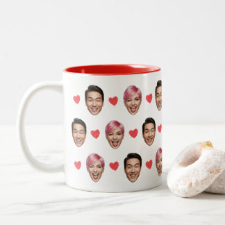 Funny Custom Couple Faces Pattern Red Hearts Tweekleurige Koffiemok