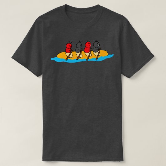 Funny Cute Ants Ride a Long Bread Kayak Boat T-shirt (Design voorkant)