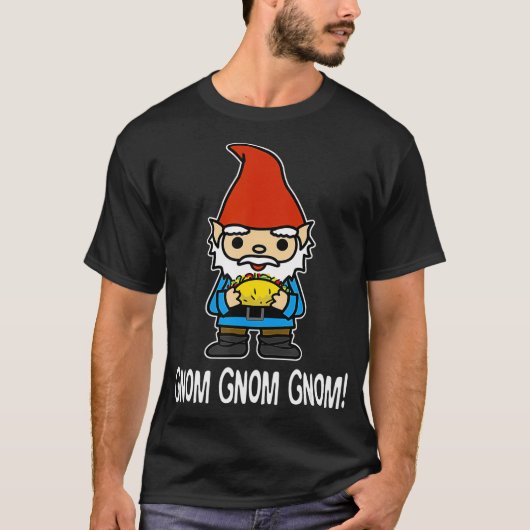 Funny Cute Gnome Eating a Taco Saying Gnom Gnom Gn T-shirt (Voorkant)