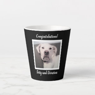 Funny Cute Grumpy White Dog 40th Birthday Black Latte Mok