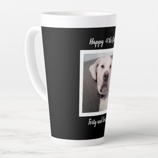 Funny Cute Grumpy White Dog 40th Birthday Black Latte Mok (Linkerhoek)
