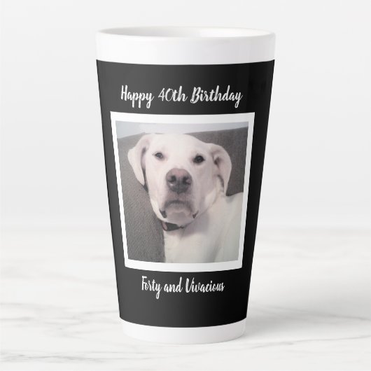 Funny Cute Grumpy White Dog 40th Birthday Black Latte Mok (Voorkant)