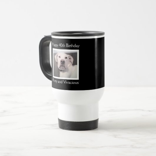 Funny Cute Grumpy White Dog 40th Birthday Black Reisbeker (Voorkant links)