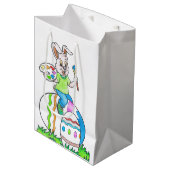 Funny Cute Happy Paast Bunny Painting Eggs Medium Cadeauzakje (Voorkant Gekanteld)