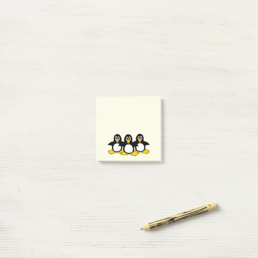 Funny Cute Penguins Yellow Cute Post-it® Notes (Op bureau)