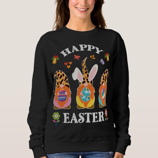Funny Cute Three Gnomes Bunny Holding Egg Happy Ea Trui (Voorkant)