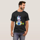 Funny Dabbing Rabbit Astronaut in Space Riding T-shirt (Voorkant volledig)