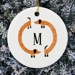 Funny Dachshund Sause Dog Monogram Keramisch Ornament<br><div class="desc">Cute en grappige dachshund,  worsthonden of wiener-honden in eeuwige beweging. Pas door het initiaal te veranderen of te verwijderen aan.</div>
