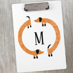 Funny Dachshund Sause Dog Monogram Klembord<br><div class="desc">Cute en grappige dachshund,  worsthonden of wiener-honden in eeuwige beweging. Pas door het initiaal te veranderen of te verwijderen aan.</div>