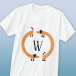 Funny Dachshund Sause Dog Monogram T-shirt<br><div class="desc">Cute en grappige dachshund,  worsthonden of wiener-honden in eeuwige beweging. Pas door het initiaal te veranderen of te verwijderen aan.</div>