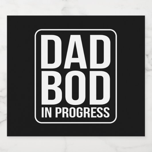 Funny Dad Bod in Progress Humor Fathers Day Black Bier Etiket (Enkel label)