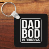 Funny Dad Bod in Progress Humor Fathers Day Black Sleutelhanger (Voorkant)