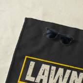 Funny Dad Lawn Mower Fathers Birthday Gag Gifts Strandlaken (In situ)