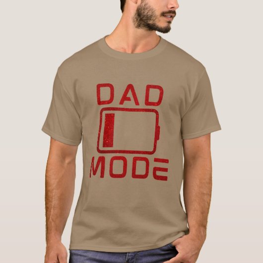 Funny Dad Mode Low Battery Glitter T-Shirt (Voorkant)