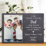 Funny Dad Poem Personalized Photo Vaderdag Fotoplaat<br><div class="desc">Verrassend vader deze vaders dag met een gepersonaliseerde 3 fotoplaque. "Ik lach omdat je mijn DAD bent, ik lach om je, want je kunt er niets aan doen." Pas dit vaders plaatje aan met favoriete foto, bericht en naam.. Bezoek ons collectie voor de beste vaderdag en gepersonaliseerde vaders cadeaus. COPYRIGHT...</div>