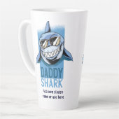 Funny DADDY SHARK Fathers Day Birthday Gift Custom Latte Mok (Linkerhoek)