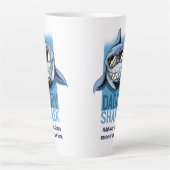 Funny DADDY SHARK Fathers Day Birthday Gift Custom Latte Mok (Voorkant)