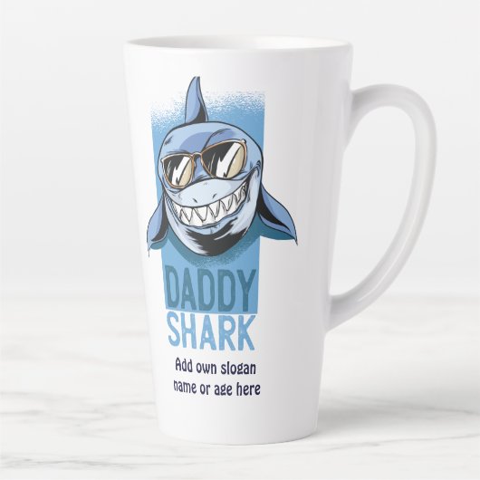 Funny DADDY SHARK Fathers Day Birthday Gift Custom Latte Mok (Rechts)