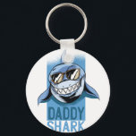 Funny DADDY SHARK Fathers Day Birthday Gift Custom Sleutelhanger<br><div class="desc">Add your own custom text to personalize,  customize this fun,  unique and trendy Daddy Shark gift itm. Great for dads birthday,  Father's Day Christmas or for new dads who are fathers for the first time!</div>