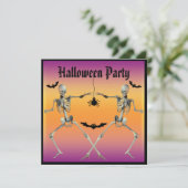 Funny Dansende Skeletons Halloween Party Kaart (Staand voorkant)