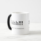 Funny definition of Shh for introvert coffeeske mo Magische Mok (Voorkant links)