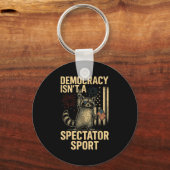 Funny Democracy Isn't A Spectator Srt Sleutelhanger (Voorkant)