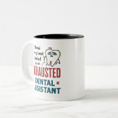 Funny Dental Assistant Exhaustote Quote Tweekleurige Koffiemok (Voorkant links)