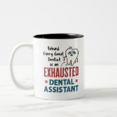 Funny Dental Assistant Exhaustote Quote Tweekleurige Koffiemok (Links)