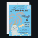 Funny Dinosaur Roar Kids Birthday Party Kaart<br><div class="desc">Je kleine wil feesten als dinosaurus op hun verjaardagsfeestje. Nodig vrienden en familie uit met deze schattige uitnodiging die schattige dinosaurussen met een feestelijke blauwe achtergrond bevat. Een palmboom en zon versieren deze kinder partijuitnodiging waar u de informatie kunt personaliseren met de naam van uw kind, het partijadres, en de...</div>
