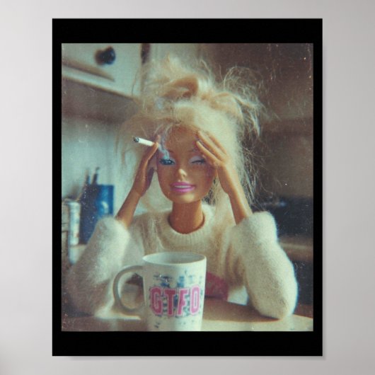 Funny Disgusting Doll Face Meme Smoking Sad Sarcas Poster (Voorkant)