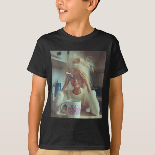 Funny Disgusting Doll Face Meme Smoking Sad Sarcas T-shirt (Voorkant)