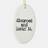 Funny Divorce Gift "Divorced and lovin". Keramisch Ornament (Rechts)