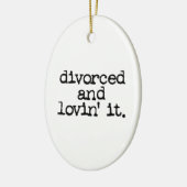 Funny Divorce Gift "Divorced and lovin". Keramisch Ornament (Links)