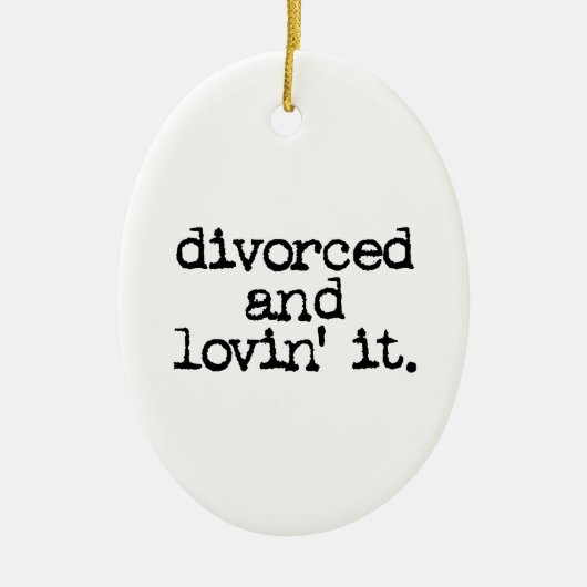 Funny Divorce Gift "Divorced and lovin". Keramisch Ornament (Voorkant)