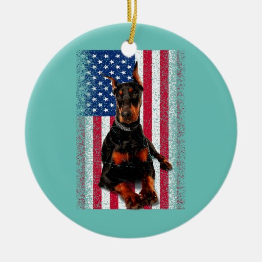 Funny Doberman Dog American Flag Patriotic Happy Keramisch Ornament (Voorkant)