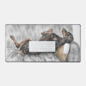 Funny Doberman over Sofa Bureaumat (Keyboard & Muis)