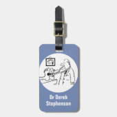 Funny Doctor controleert Feet met Stethoscoop Bagagelabel (Voorkant verticaal)