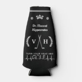 Funny Doctor Custom Name Monogram Black Golf Clubs Flesjeskoeler (Voorkant)