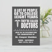 Funny Doctor Graduation Party Invitation Kaart (Staand voorkant)