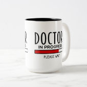 Funny Doctor Progress Gelieve te wachten medische Tweekleurige Koffiemok (Voorkant rechts)