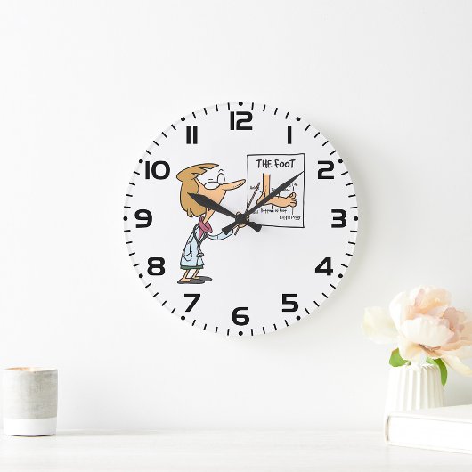 Funny Doctor Teaching Foot Anatomy Grote Klok