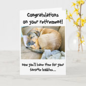 Funny Dog gefeliciteerd met de Kaart van pensioner (Gele Bloem)
