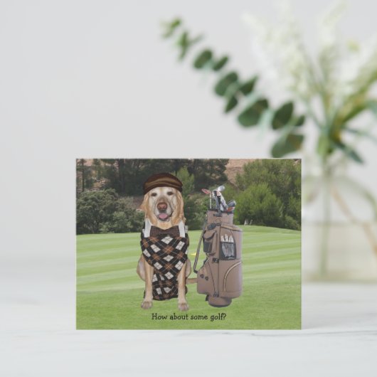 Funny Dog/Lab op Golfcursus Briefkaart (Staand voorkant)