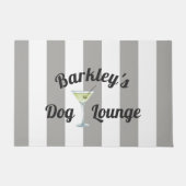 Funny Dog Lounge met de naam van je huisdier Deurmat (Voorkant)