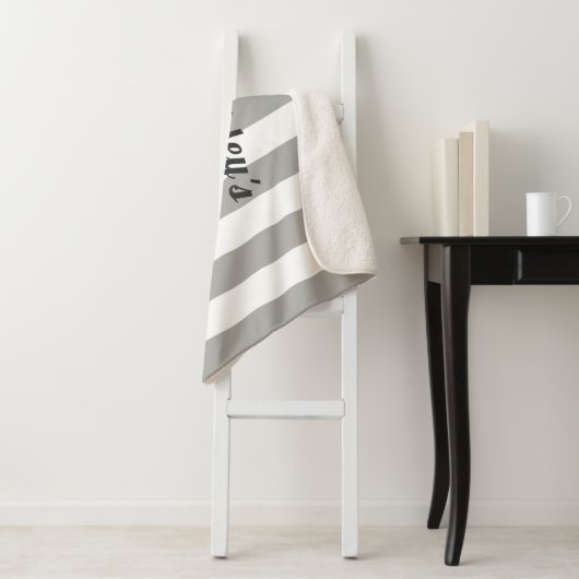Funny Dog Lounge Personalized Taupe Stripes Sherpa Deken (In situ)