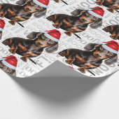 Funny Dog Lover Smooth Dachshund in a Santa Hat Cadeaupapier (Hoek)