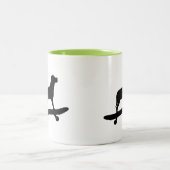 Funny Dog Skateboarding Mok (Center)