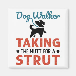 Funny Dog Walker neemt de Mutt voor een Strut Magneet