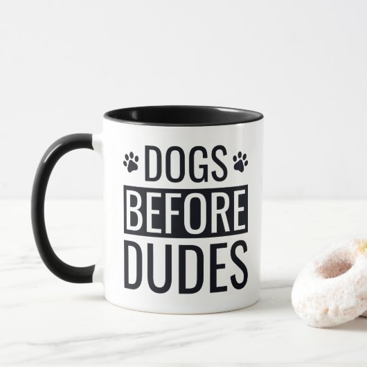 Funny Dogs before Dudes Quote Coffee Mok (Met donut)