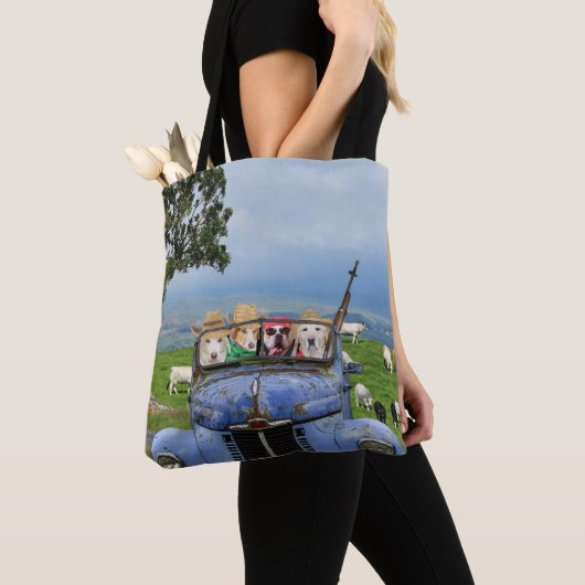 Funny Dogs in Old Pickup Tote Bag (Dichtbij)